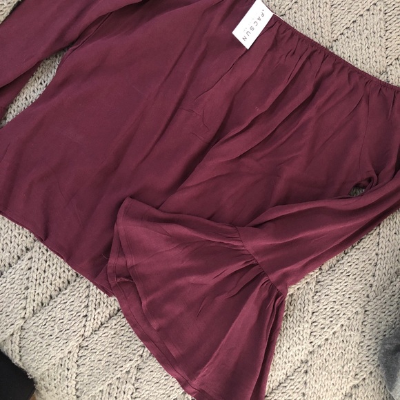 NEW Kendall and Kylie off the shoulder top. Size M - Picture 3 of 3